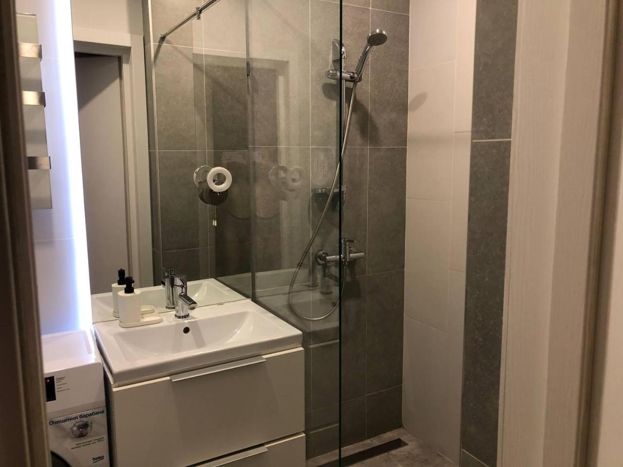 сучасна, стильна студія біля вднг Apartment Kyiv